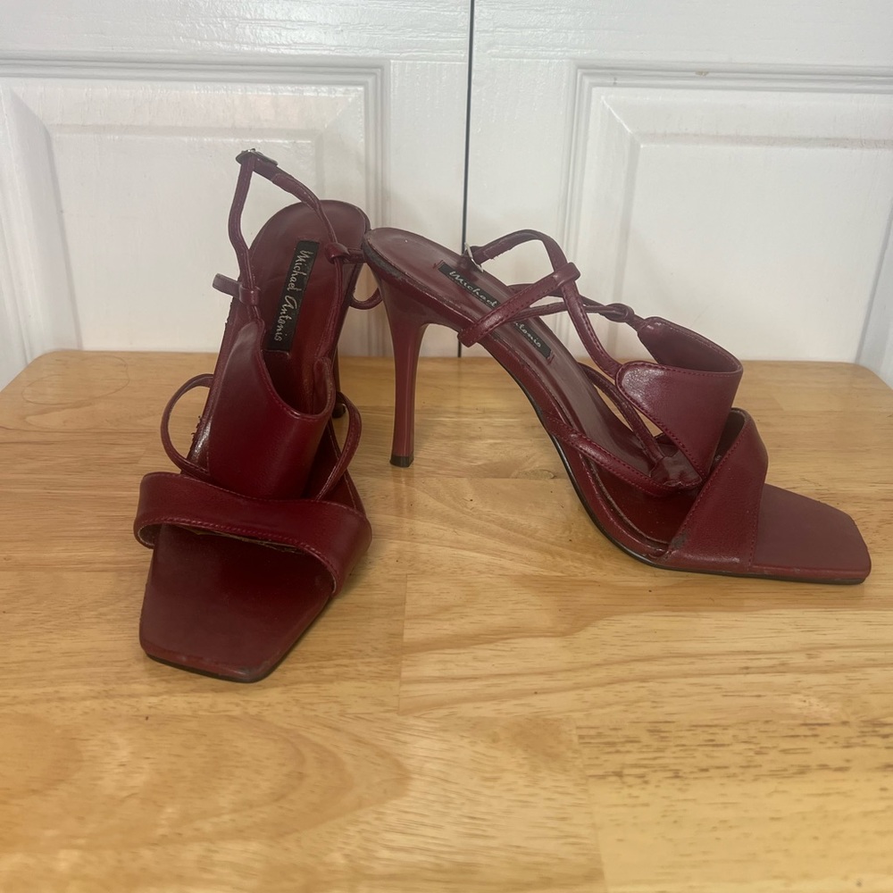 Michael Antonio burgundy heels size 7.5